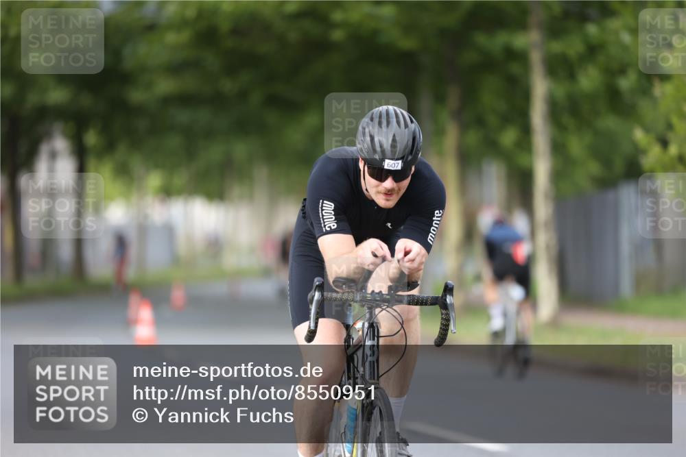 10.08.2025 - GEWOBA Citytriathlon Bremen Yannick Fuchs http://msf.ph/oto/8550951 10.08.2025 12:27:11 Radfahren 586, 607, 633, 727, 918, 962, 1003 meine-sportfotos.de