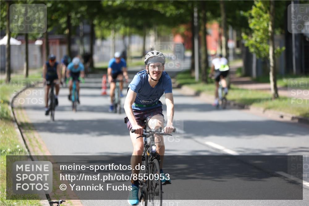 10.08.2025 - GEWOBA Citytriathlon Bremen Yannick Fuchs http://msf.ph/oto/8550953 10.08.2025 14:16:07 Radfahren 2, 23, 24, 38, 43, 46, 62, 65, 92, 129, 271 meine-sportfotos.de