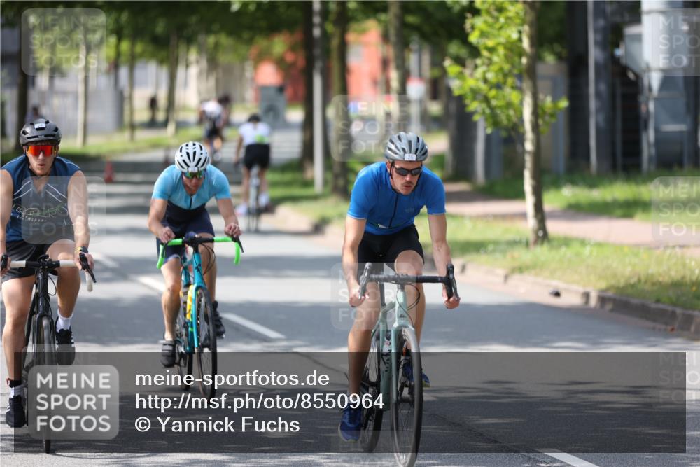 10.08.2025 - GEWOBA Citytriathlon Bremen Yannick Fuchs http://msf.ph/oto/8550964 10.08.2025 14:16:09 Radfahren 2, 23, 24, 38, 43, 46, 48, 62, 65, 92, 129 meine-sportfotos.de