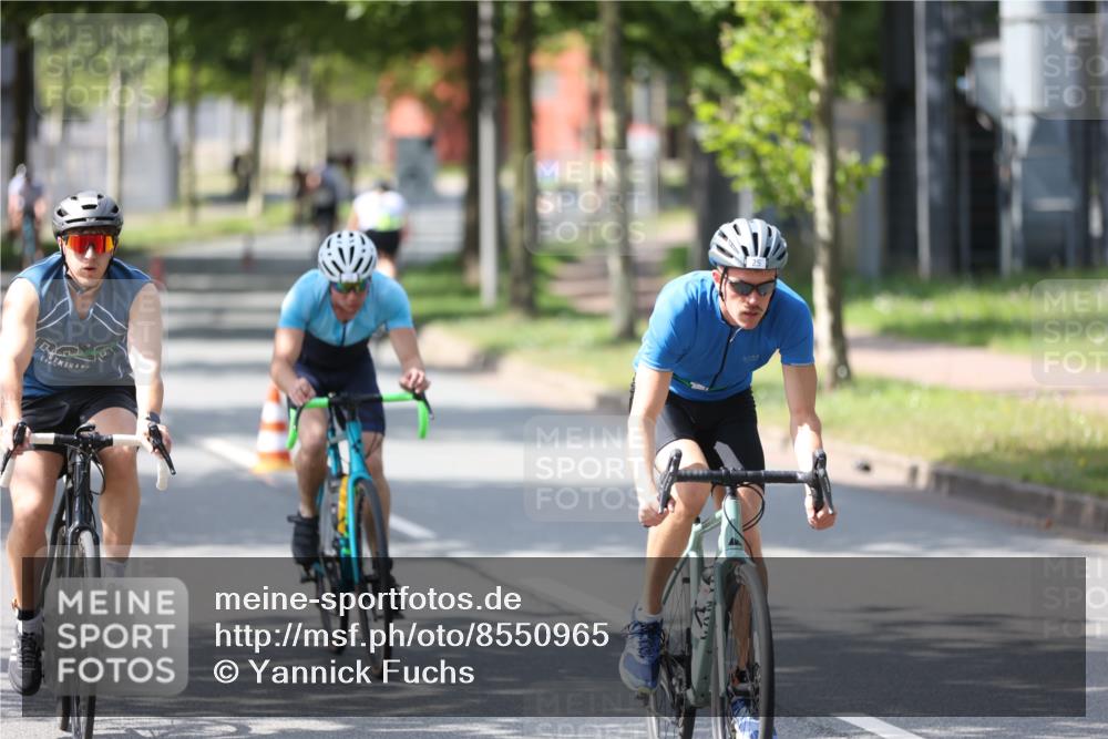 10.08.2025 - GEWOBA Citytriathlon Bremen Yannick Fuchs http://msf.ph/oto/8550965 10.08.2025 14:16:09 Radfahren 2, 23, 24, 38, 43, 46, 48, 62, 65, 92, 129 meine-sportfotos.de