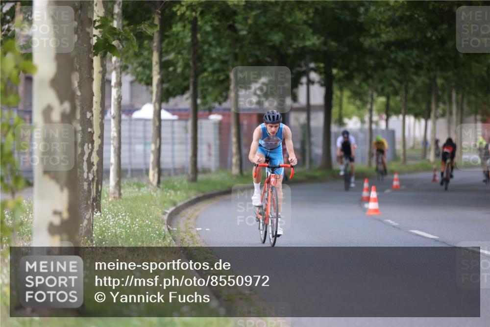 10.08.2025 - GEWOBA Citytriathlon Bremen Yannick Fuchs http://msf.ph/oto/8550972 10.08.2025 12:27:17 Radfahren 586, 607, 633, 792, 835, 918, 962 meine-sportfotos.de