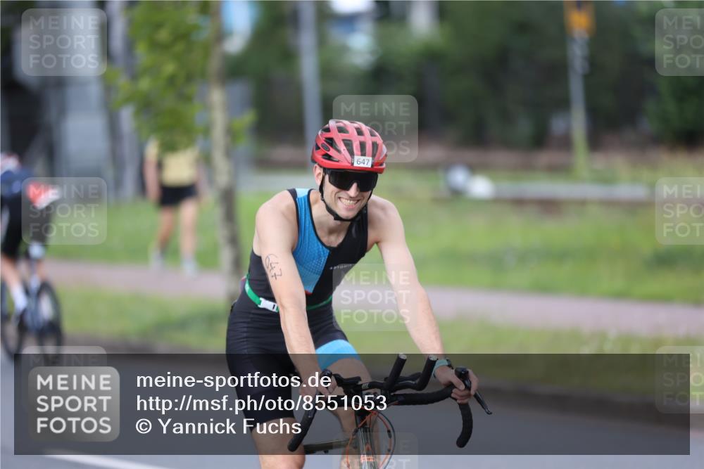 10.08.2025 - GEWOBA Citytriathlon Bremen Yannick Fuchs http://msf.ph/oto/8551053 10.08.2025 12:27:38 Radfahren 568, 647, 792, 819, 835, 929, 963, 1038 meine-sportfotos.de