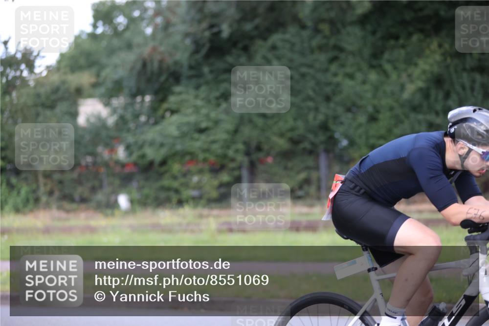 10.08.2025 - GEWOBA Citytriathlon Bremen Yannick Fuchs http://msf.ph/oto/8551069 10.08.2025 12:28:01 Radfahren 593, 651, 669, 674, 676, 697, 712, 713, 716, 748, 800, 819, 885, 907, 963 meine-sportfotos.de