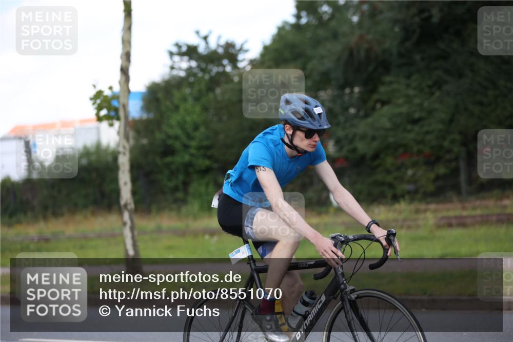 10.08.2025 - GEWOBA Citytriathlon Bremen Yannick Fuchs http://msf.ph/oto/8551070 10.08.2025 12:28:02 Radfahren 593, 651, 669, 674, 676, 697, 712, 713, 716, 748, 800, 819, 885, 898, 907, 963 meine-sportfotos.de
