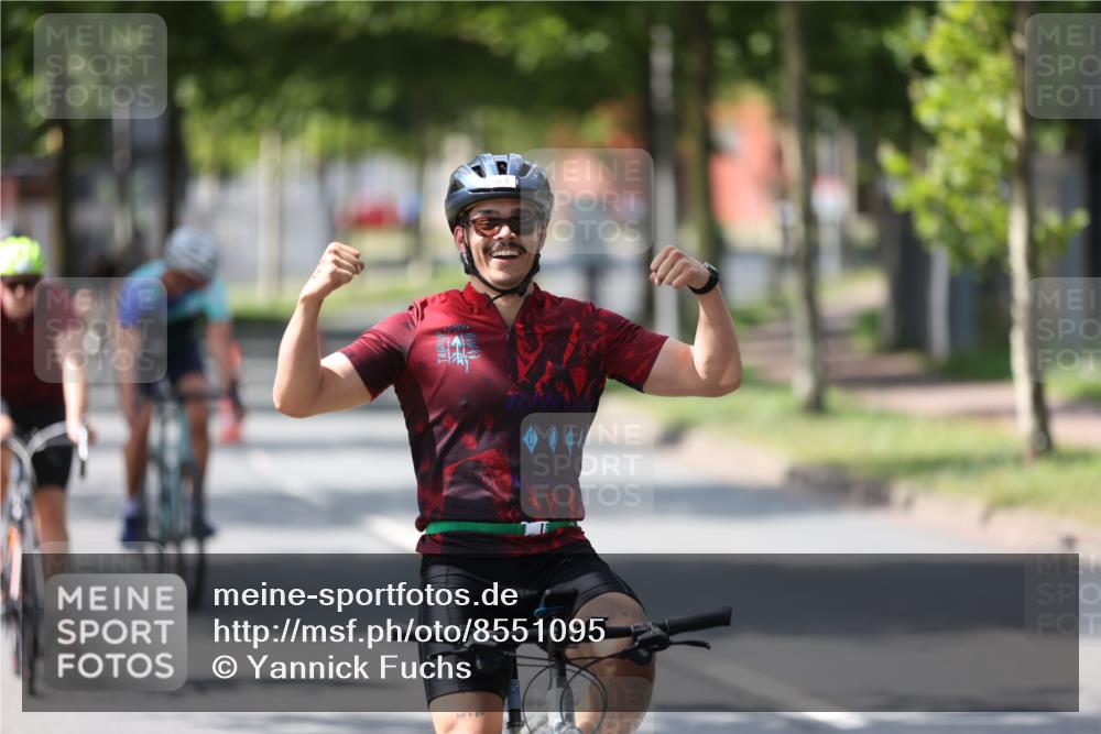 10.08.2025 - GEWOBA Citytriathlon Bremen Yannick Fuchs http://msf.ph/oto/8551095 10.08.2025 14:16:29 Radfahren 31, 38, 48, 57, 63, 64, 121, 144, 152, 173 meine-sportfotos.de
