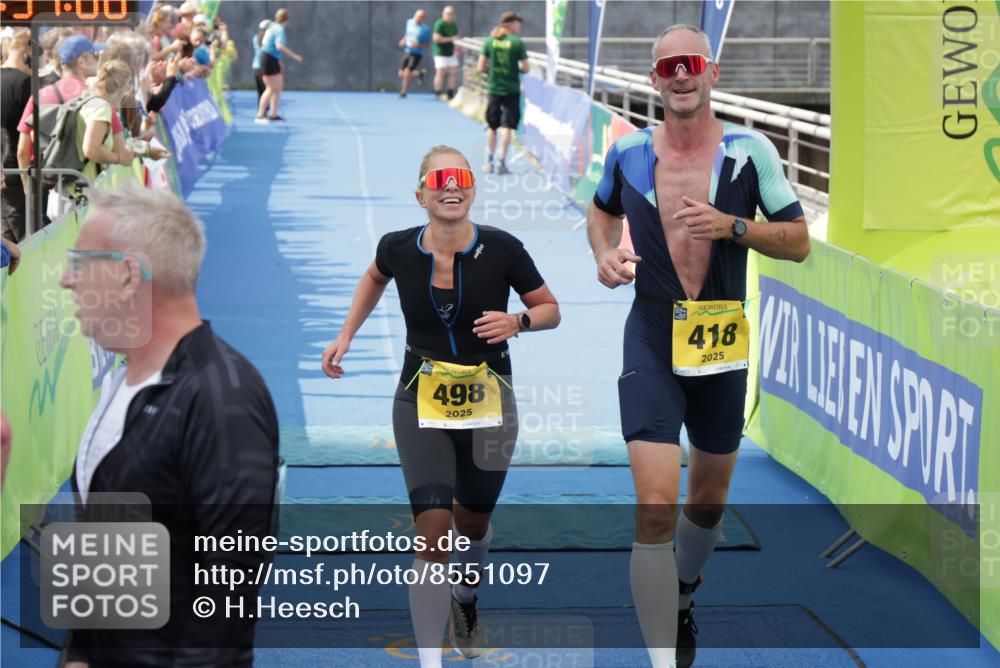10.08.2025 - GEWOBA Citytriathlon Bremen H.Heesch http://msf.ph/oto/8551097 10.08.2025 11:40:49 Ziel 401, 417, 442, 498 meine-sportfotos.de