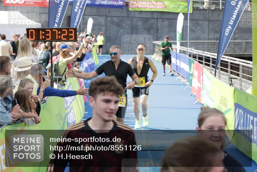 10.08.2025 - GEWOBA Citytriathlon Bremen H.Heesch http://msf.ph/oto/8551126 10.08.2025 11:41:05 Ziel 55, 223, 402, 410 meine-sportfotos.de