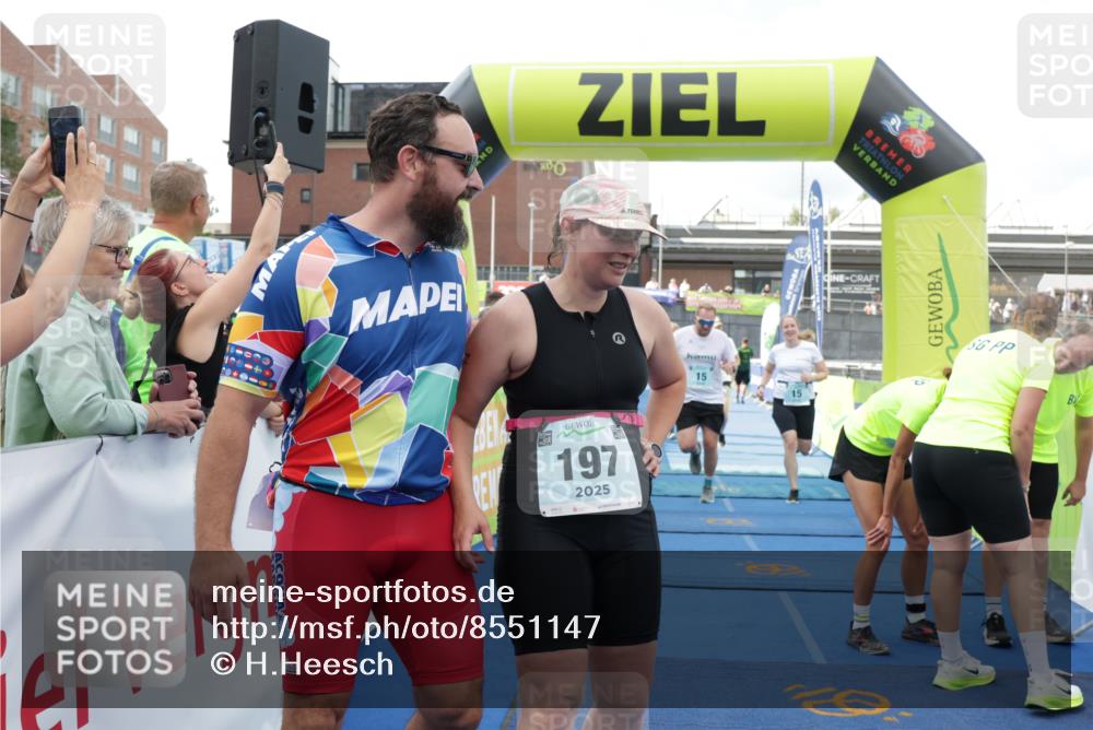 10.08.2025 - GEWOBA Citytriathlon Bremen H.Heesch http://msf.ph/oto/8551147 10.08.2025 11:41:52 Ziel 15, 189, 191, 197, 440 meine-sportfotos.de