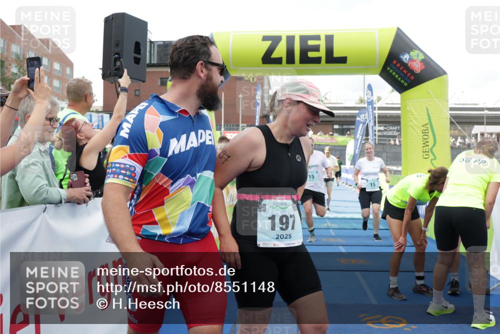 10.08.2025 - GEWOBA Citytriathlon Bremen H.Heesch http://msf.ph/oto/8551148 10.08.2025 11:41:52 Ziel 15, 189, 191, 197, 440 meine-sportfotos.de
