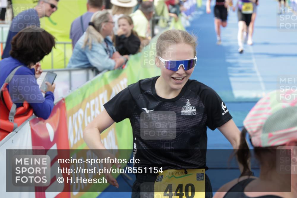 10.08.2025 - GEWOBA Citytriathlon Bremen H.Heesch http://msf.ph/oto/8551154 10.08.2025 11:41:59 Ziel 191, 440, 451, 456 meine-sportfotos.de