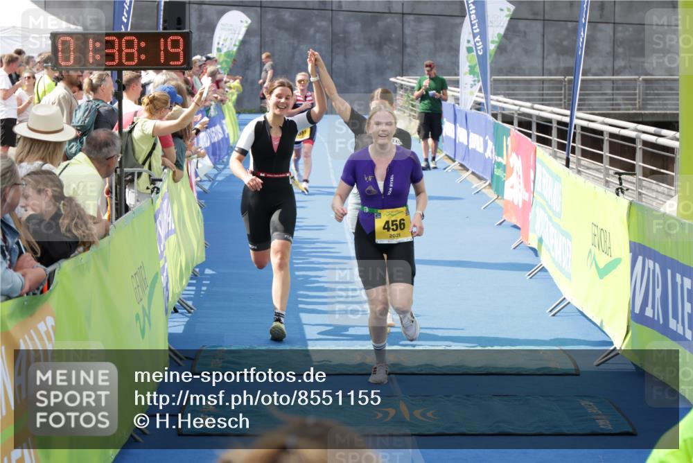 10.08.2025 - GEWOBA Citytriathlon Bremen H.Heesch http://msf.ph/oto/8551155 10.08.2025 11:42:01 Ziel 191, 440, 451, 456, 501 meine-sportfotos.de