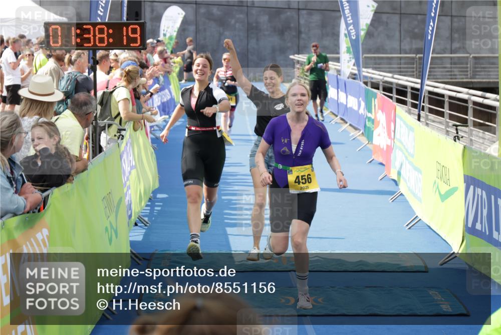 10.08.2025 - GEWOBA Citytriathlon Bremen H.Heesch http://msf.ph/oto/8551156 10.08.2025 11:42:01 Ziel 191, 440, 451, 456, 501 meine-sportfotos.de
