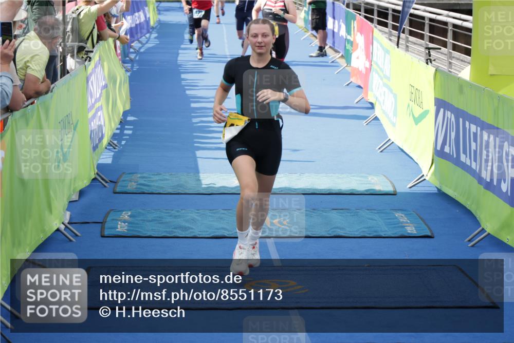 10.08.2025 - GEWOBA Citytriathlon Bremen H.Heesch http://msf.ph/oto/8551173 10.08.2025 11:42:42 Ziel 139, 235, 447, 476 meine-sportfotos.de