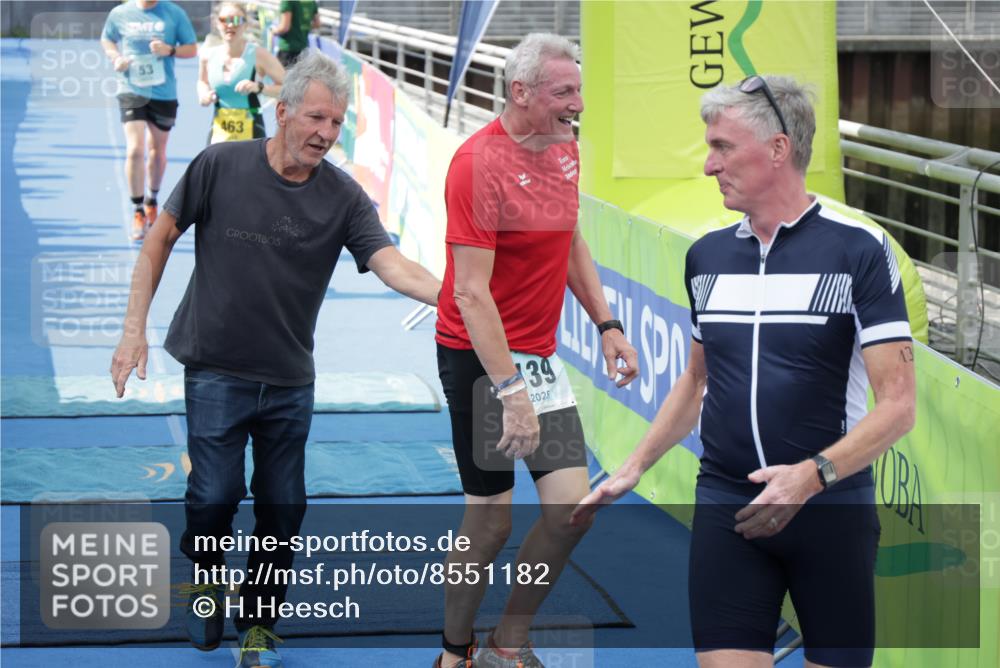 10.08.2025 - GEWOBA Citytriathlon Bremen H.Heesch http://msf.ph/oto/8551182 10.08.2025 11:42:49 Ziel 53, 139, 447, 463 meine-sportfotos.de