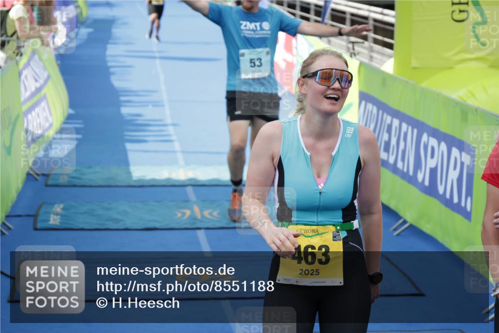 10.08.2025 - GEWOBA Citytriathlon Bremen H.Heesch http://msf.ph/oto/8551188 10.08.2025 11:42:53 Ziel 53, 139, 355, 463 meine-sportfotos.de
