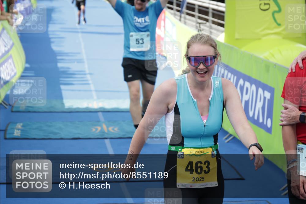 10.08.2025 - GEWOBA Citytriathlon Bremen H.Heesch http://msf.ph/oto/8551189 10.08.2025 11:42:54 Ziel 53, 355, 463 meine-sportfotos.de