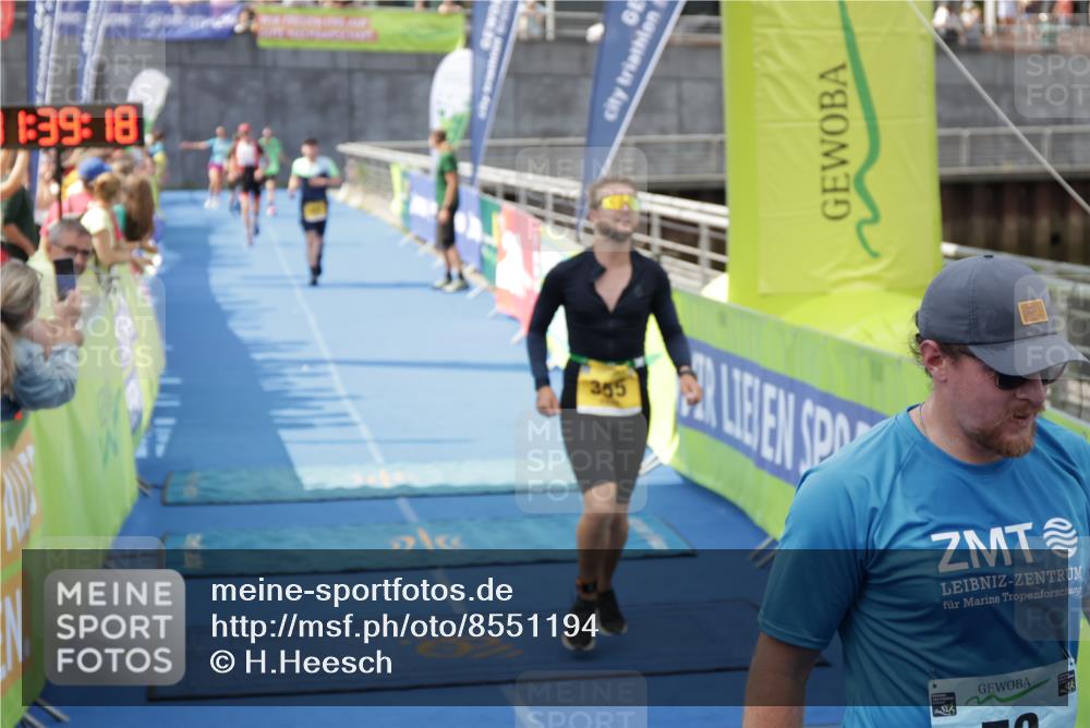 10.08.2025 - GEWOBA Citytriathlon Bremen H.Heesch http://msf.ph/oto/8551194 10.08.2025 11:42:59 Ziel 53, 355 meine-sportfotos.de