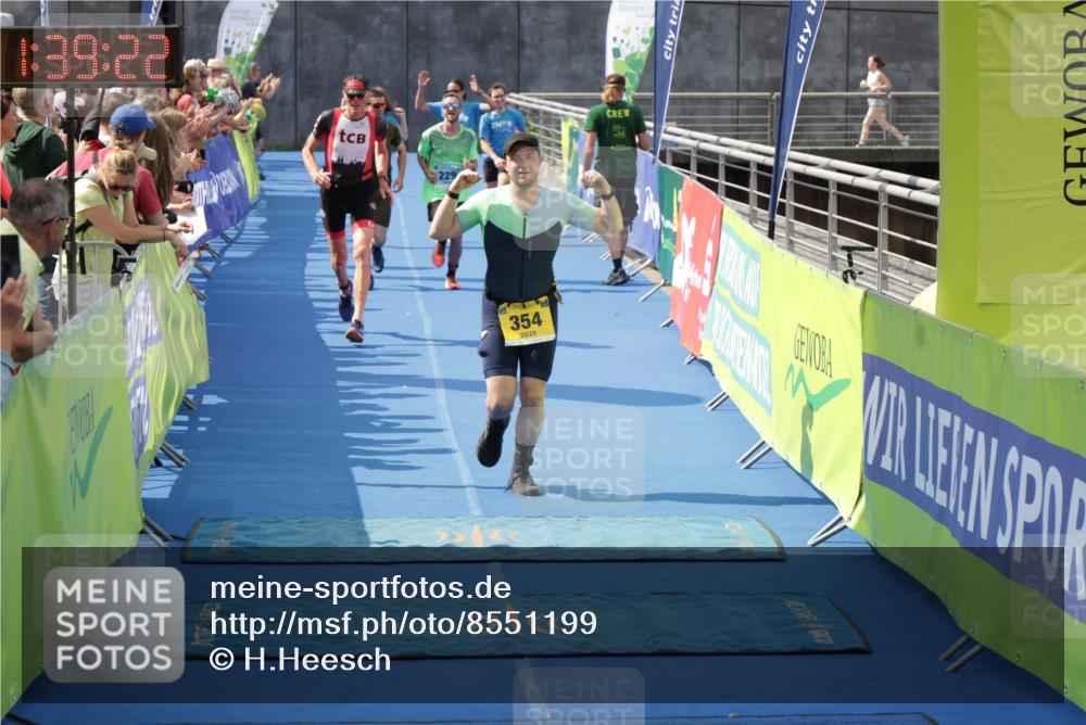 10.08.2025 - GEWOBA Citytriathlon Bremen H.Heesch http://msf.ph/oto/8551199 10.08.2025 11:43:04 Ziel 49, 354, 355, 506 meine-sportfotos.de