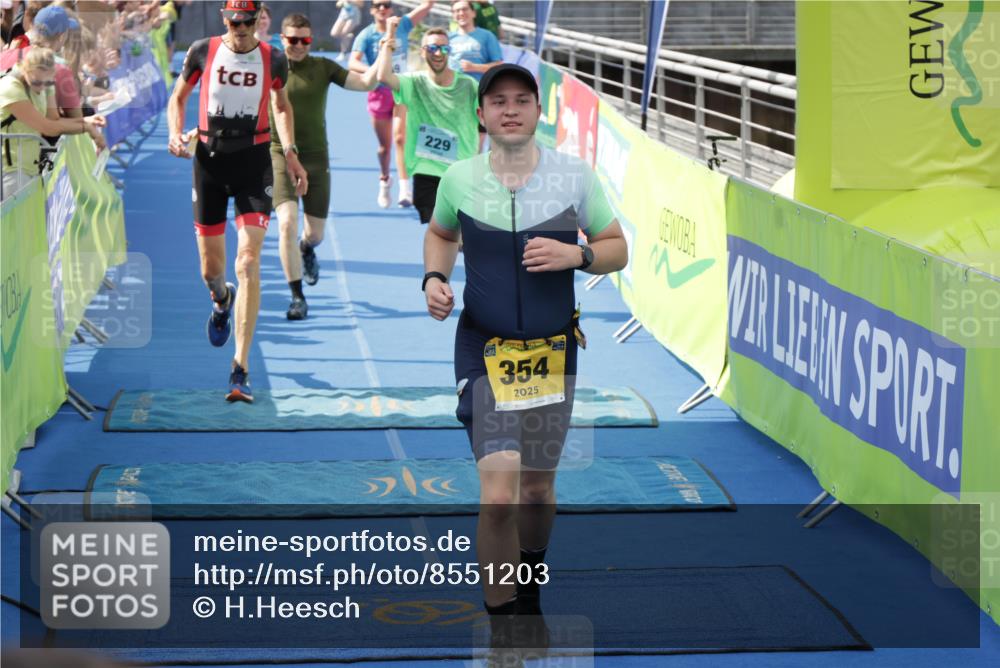 10.08.2025 - GEWOBA Citytriathlon Bremen H.Heesch http://msf.ph/oto/8551203 10.08.2025 11:43:06 Ziel 49, 229, 354, 355, 506 meine-sportfotos.de