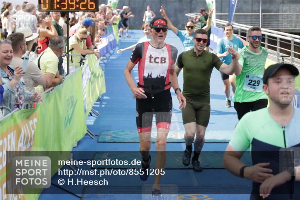 10.08.2025 - GEWOBA Citytriathlon Bremen H.Heesch http://msf.ph/oto/8551205 10.08.2025 11:43:08 Ziel 49, 229, 354, 506 meine-sportfotos.de