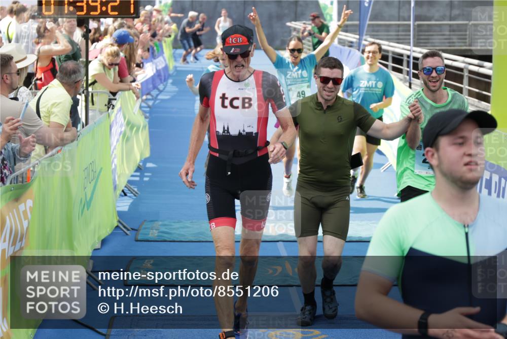 10.08.2025 - GEWOBA Citytriathlon Bremen H.Heesch http://msf.ph/oto/8551206 10.08.2025 11:43:08 Ziel 49, 229, 354, 506 meine-sportfotos.de