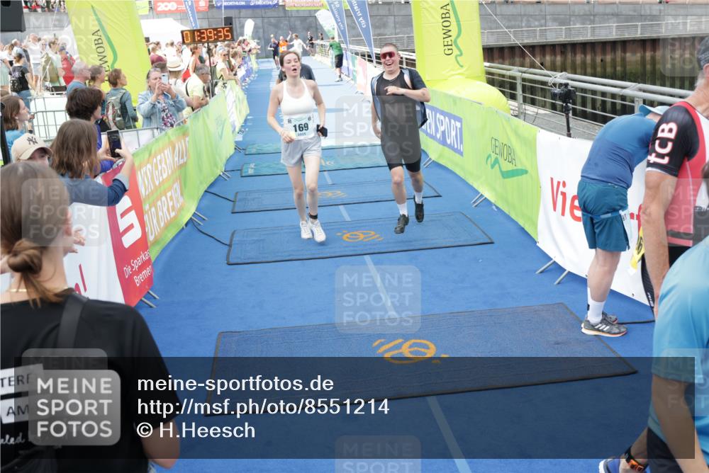 10.08.2025 - GEWOBA Citytriathlon Bremen H.Heesch http://msf.ph/oto/8551214 10.08.2025 11:43:16 Ziel 49, 169, 229 meine-sportfotos.de