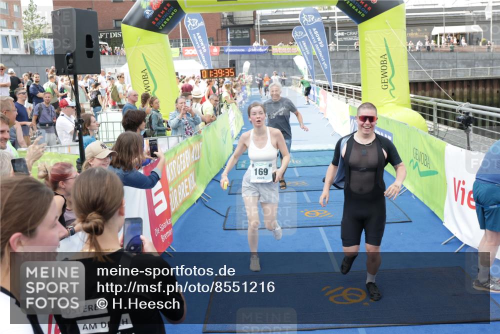 10.08.2025 - GEWOBA Citytriathlon Bremen H.Heesch http://msf.ph/oto/8551216 10.08.2025 11:43:17 Ziel 169, 229 meine-sportfotos.de