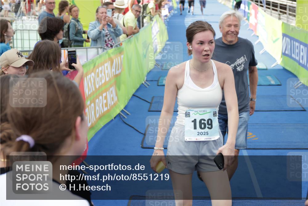 10.08.2025 - GEWOBA Citytriathlon Bremen H.Heesch http://msf.ph/oto/8551219 10.08.2025 11:43:18 Ziel 93, 169, 229 meine-sportfotos.de
