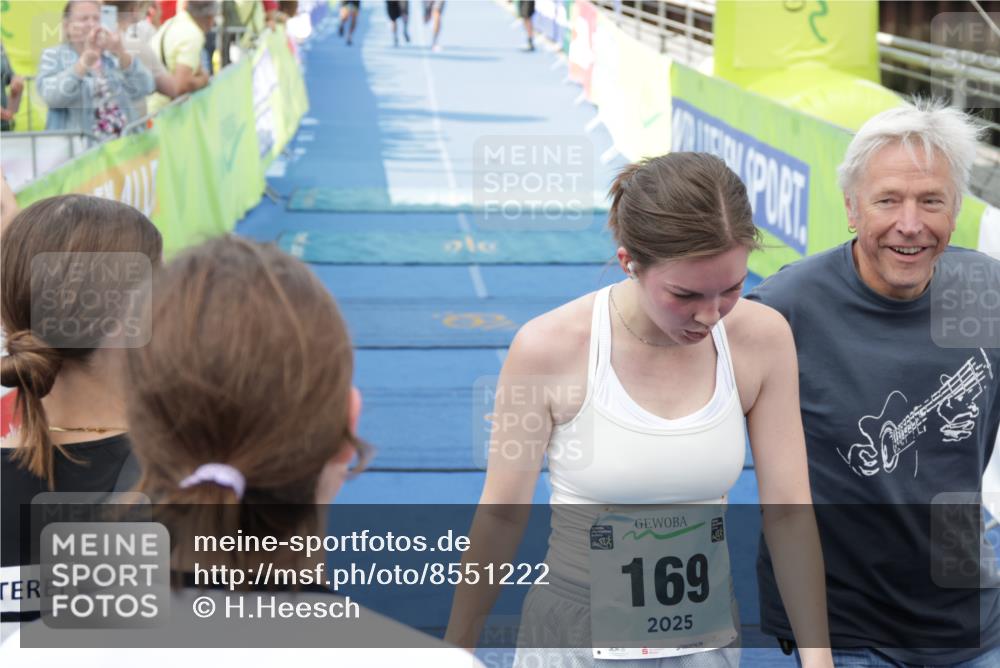 10.08.2025 - GEWOBA Citytriathlon Bremen H.Heesch http://msf.ph/oto/8551222 10.08.2025 11:43:19 Ziel 93, 169 meine-sportfotos.de