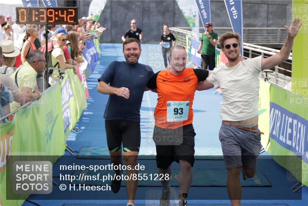 10.08.2025 - GEWOBA Citytriathlon Bremen H.Heesch http://msf.ph/oto/8551228 10.08.2025 11:43:24 Ziel 93, 233 meine-sportfotos.de