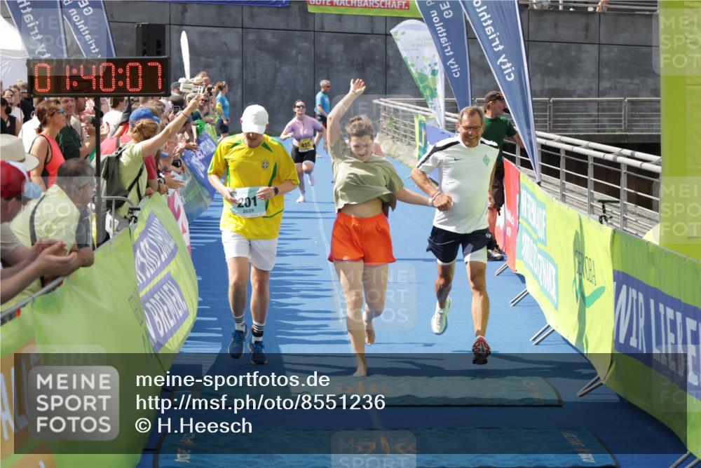 10.08.2025 - GEWOBA Citytriathlon Bremen H.Heesch http://msf.ph/oto/8551236 10.08.2025 11:43:49 Ziel 201, 455, 475 meine-sportfotos.de