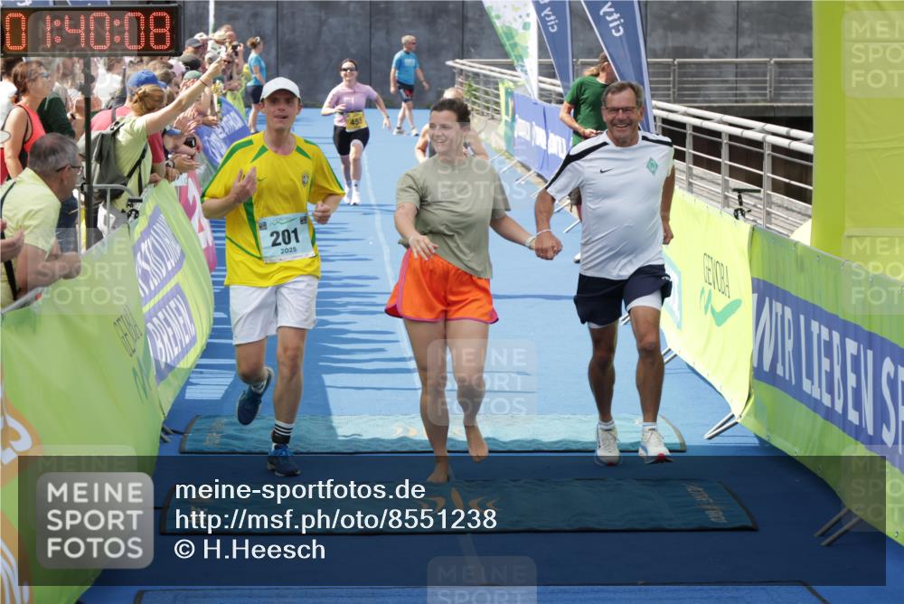 10.08.2025 - GEWOBA Citytriathlon Bremen H.Heesch http://msf.ph/oto/8551238 10.08.2025 11:43:50 Ziel 201, 455, 475 meine-sportfotos.de