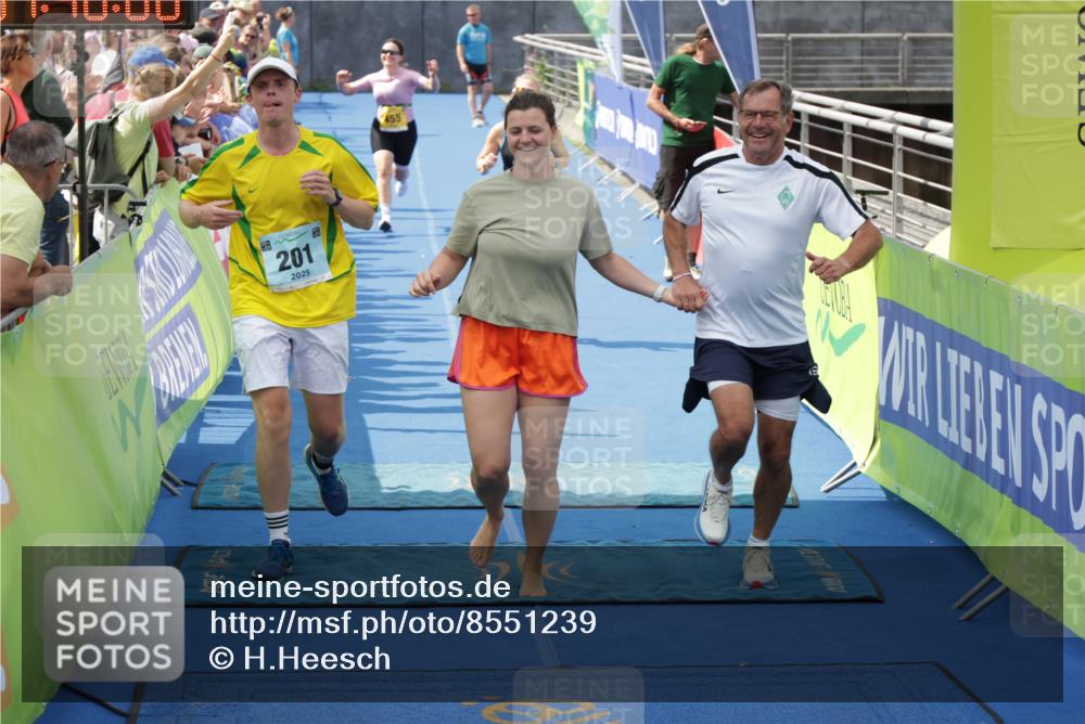 10.08.2025 - GEWOBA Citytriathlon Bremen H.Heesch http://msf.ph/oto/8551239 10.08.2025 11:43:50 Ziel 201, 455, 475 meine-sportfotos.de
