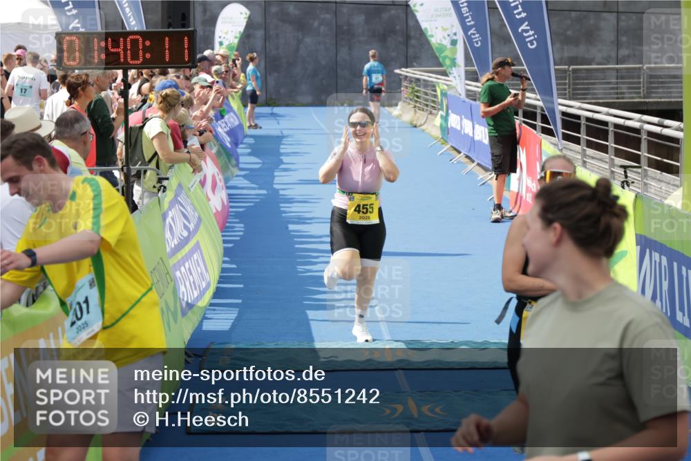 10.08.2025 - GEWOBA Citytriathlon Bremen H.Heesch http://msf.ph/oto/8551242 10.08.2025 11:43:53 Ziel 201, 455, 475 meine-sportfotos.de