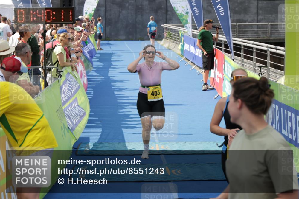 10.08.2025 - GEWOBA Citytriathlon Bremen H.Heesch http://msf.ph/oto/8551243 10.08.2025 11:43:53 Ziel 201, 455, 475 meine-sportfotos.de