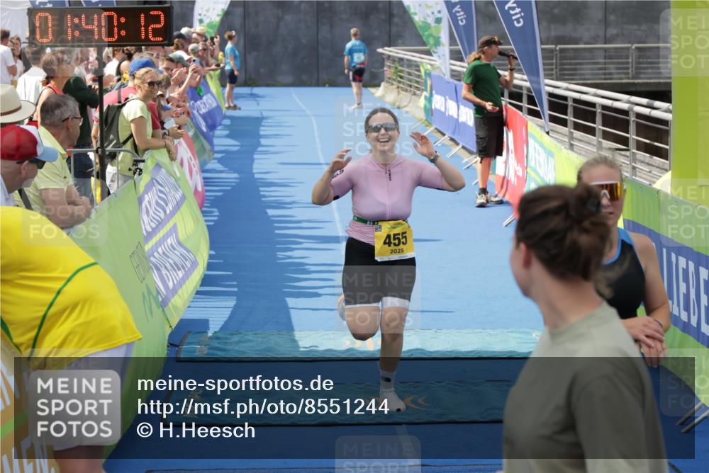 10.08.2025 - GEWOBA Citytriathlon Bremen H.Heesch http://msf.ph/oto/8551244 10.08.2025 11:43:53 Ziel 201, 455, 475 meine-sportfotos.de