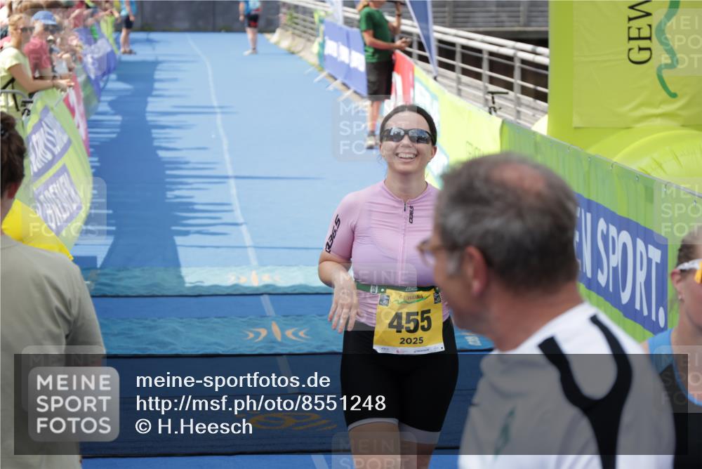 10.08.2025 - GEWOBA Citytriathlon Bremen H.Heesch http://msf.ph/oto/8551248 10.08.2025 11:43:55 Ziel 201, 455, 475 meine-sportfotos.de