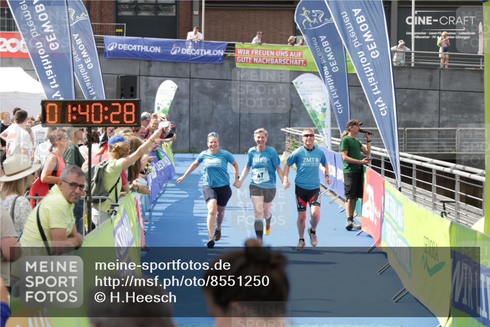 10.08.2025 - GEWOBA Citytriathlon Bremen H.Heesch http://msf.ph/oto/8551250 10.08.2025 11:44:10 Ziel 47 meine-sportfotos.de