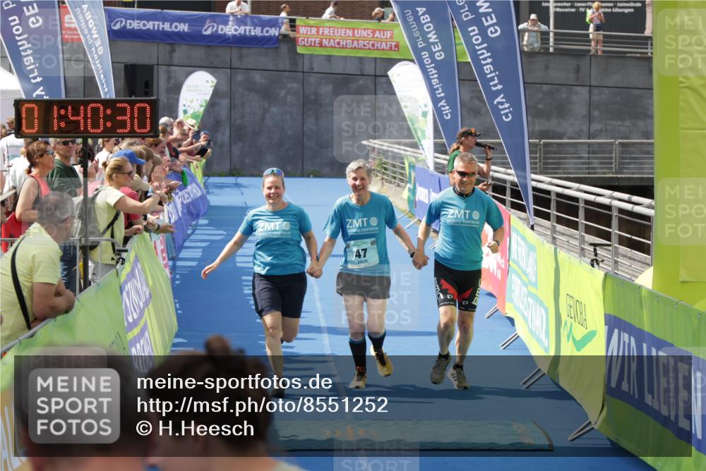 10.08.2025 - GEWOBA Citytriathlon Bremen H.Heesch http://msf.ph/oto/8551252 10.08.2025 11:44:11 Ziel 47 meine-sportfotos.de