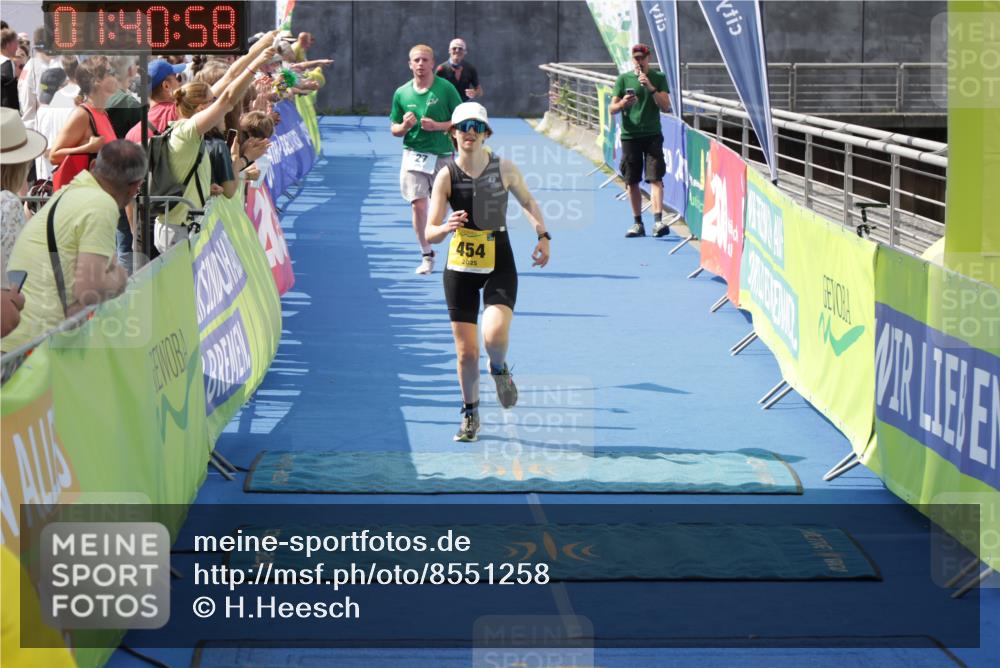 10.08.2025 - GEWOBA Citytriathlon Bremen H.Heesch http://msf.ph/oto/8551258 10.08.2025 11:44:40 Ziel 27, 454 meine-sportfotos.de