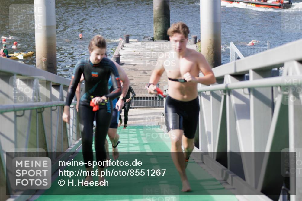 10.08.2025 - GEWOBA Citytriathlon Bremen H.Heesch http://msf.ph/oto/8551267 10.08.2025 10:20:50 Schwimmen 350, 421, 454 meine-sportfotos.de