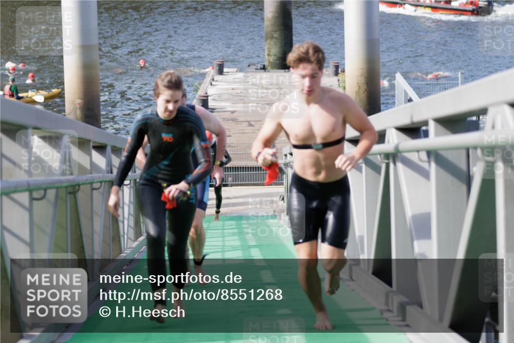 10.08.2025 - GEWOBA Citytriathlon Bremen H.Heesch http://msf.ph/oto/8551268 10.08.2025 10:20:50 Schwimmen 350, 421, 454 meine-sportfotos.de