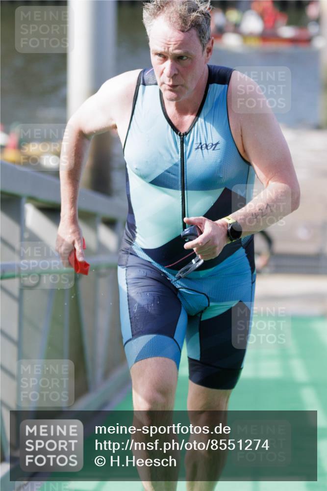 10.08.2025 - GEWOBA Citytriathlon Bremen H.Heesch http://msf.ph/oto/8551274 10.08.2025 10:20:54 Schwimmen 350, 418, 421, 454 meine-sportfotos.de