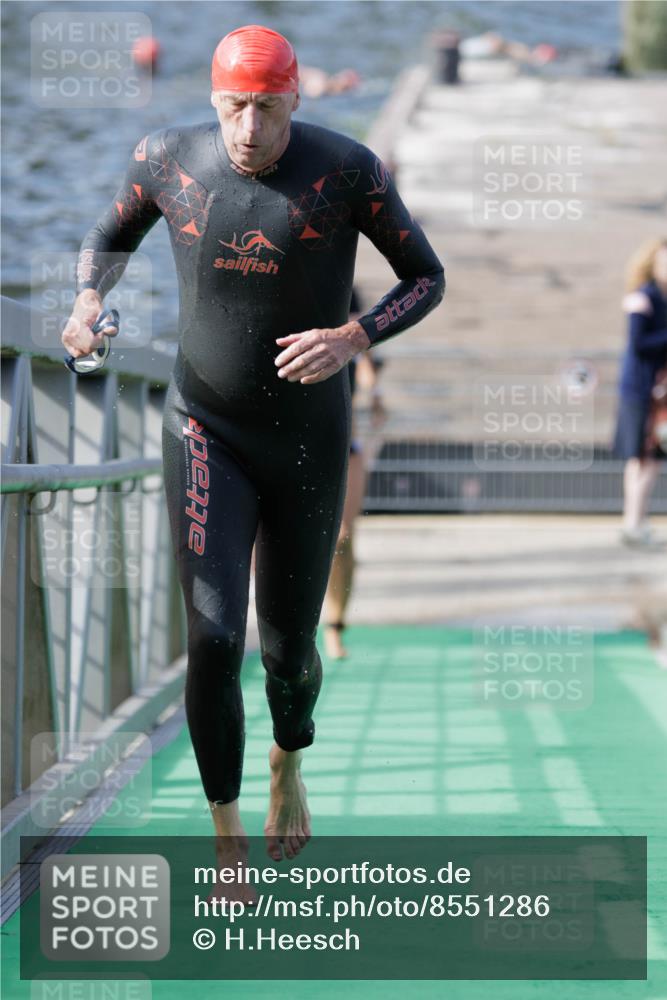 10.08.2025 - GEWOBA Citytriathlon Bremen H.Heesch http://msf.ph/oto/8551286 10.08.2025 10:21:04 Schwimmen 418, 430, 493 meine-sportfotos.de
