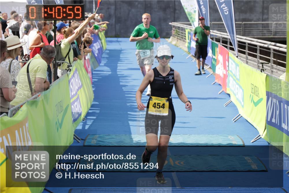 10.08.2025 - GEWOBA Citytriathlon Bremen H.Heesch http://msf.ph/oto/8551294 10.08.2025 11:44:41 Ziel 27, 454 meine-sportfotos.de