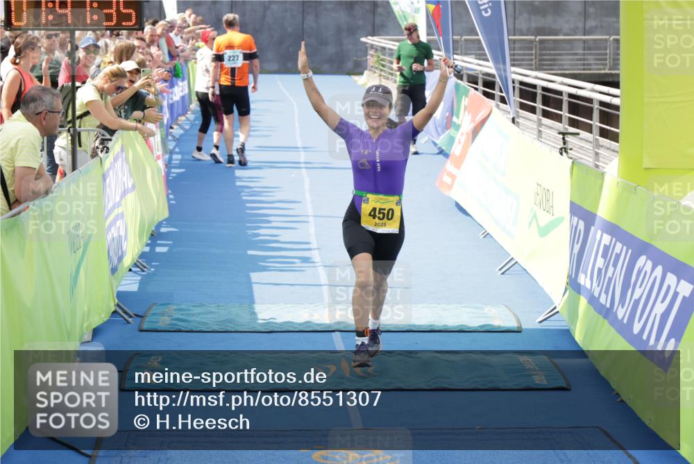 10.08.2025 - GEWOBA Citytriathlon Bremen H.Heesch http://msf.ph/oto/8551307 10.08.2025 11:45:17 Ziel 450 meine-sportfotos.de