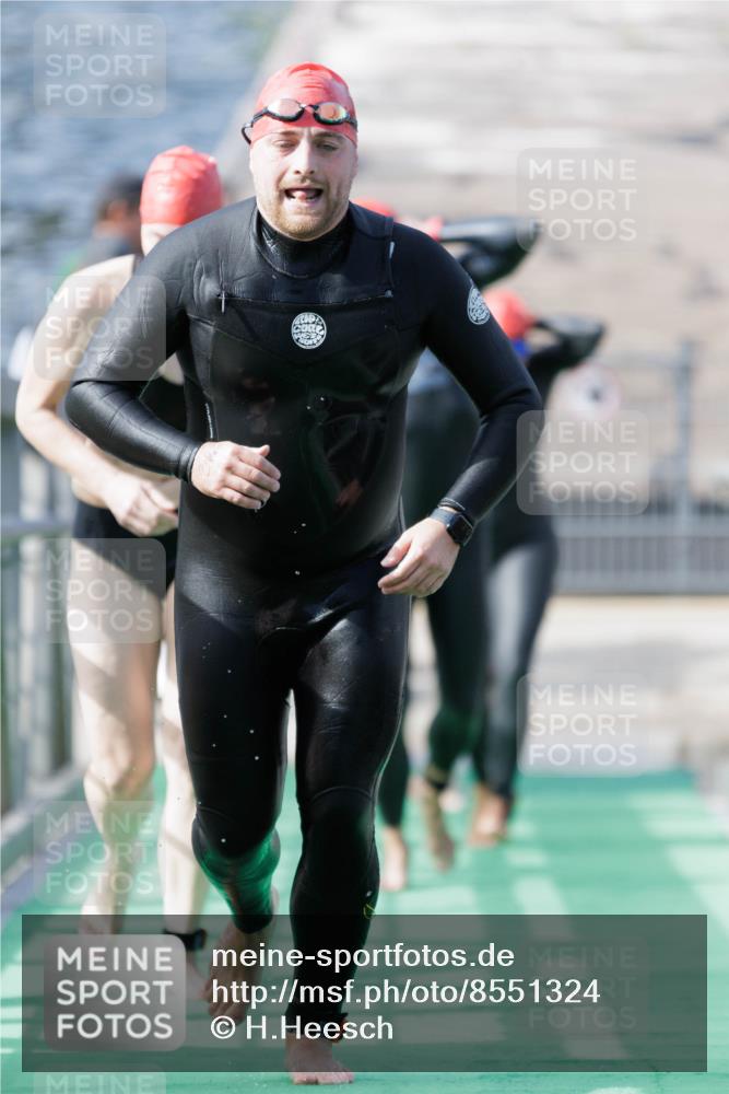 10.08.2025 - GEWOBA Citytriathlon Bremen H.Heesch http://msf.ph/oto/8551324 10.08.2025 10:21:23 Schwimmen 382, 409, 428, 491, 498, 500 meine-sportfotos.de