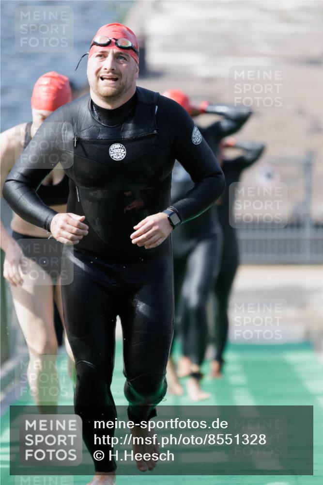 10.08.2025 - GEWOBA Citytriathlon Bremen H.Heesch http://msf.ph/oto/8551328 10.08.2025 10:21:23 Schwimmen 382, 409, 428, 491, 498, 500 meine-sportfotos.de