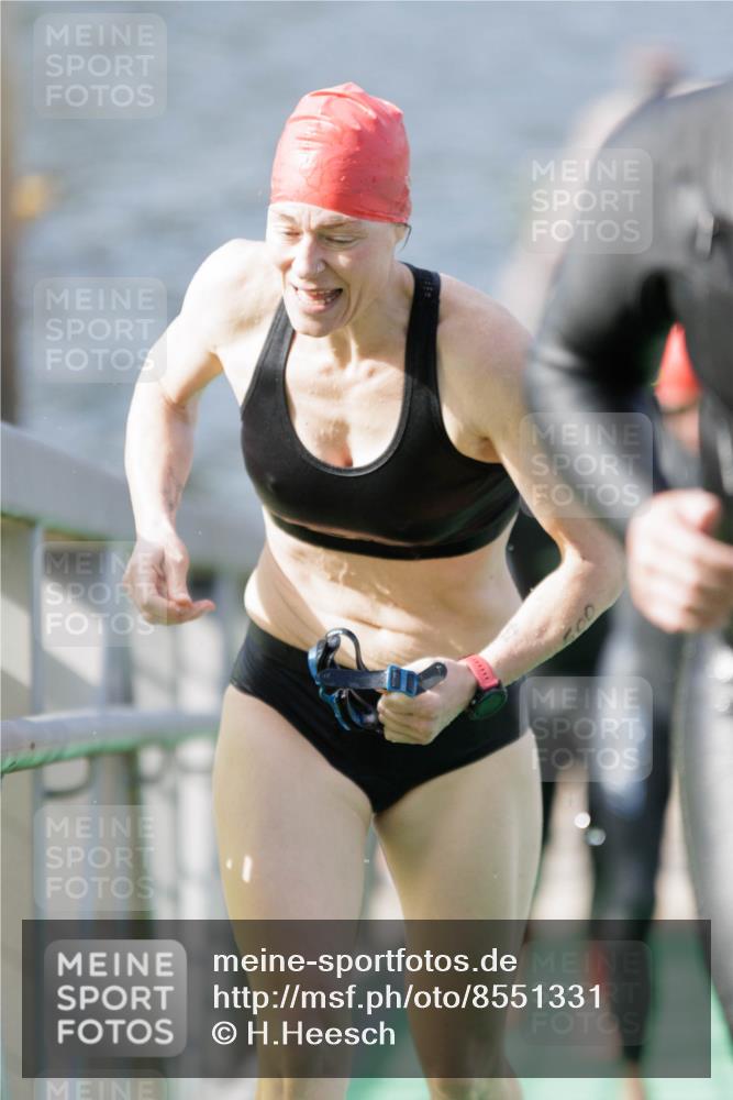 10.08.2025 - GEWOBA Citytriathlon Bremen H.Heesch http://msf.ph/oto/8551331 10.08.2025 10:21:26 Schwimmen 382, 409, 428, 491, 498, 500 meine-sportfotos.de