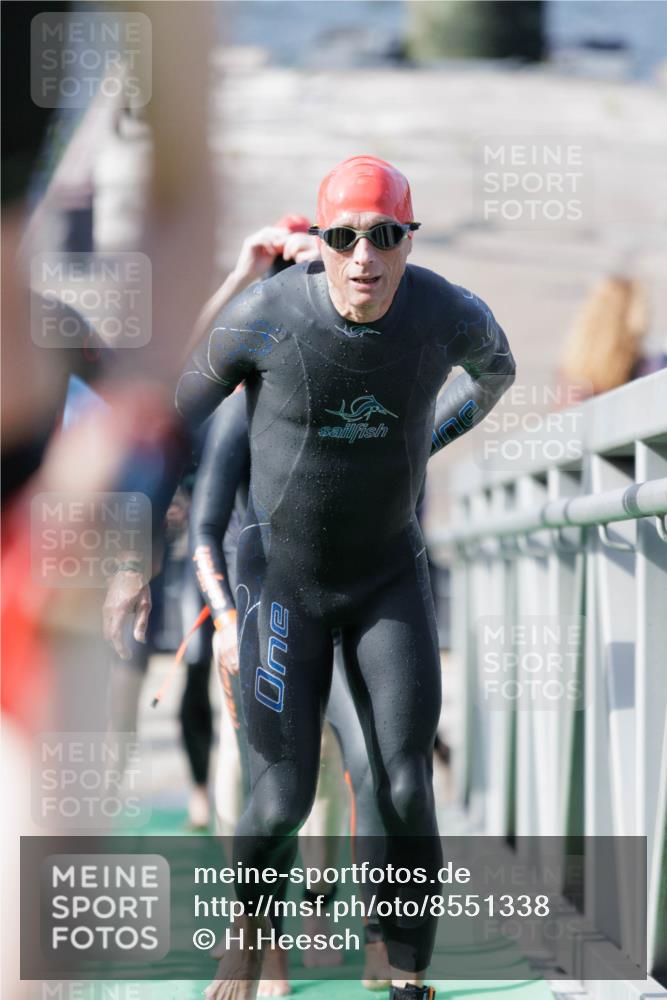 10.08.2025 - GEWOBA Citytriathlon Bremen H.Heesch http://msf.ph/oto/8551338 10.08.2025 10:21:28 Schwimmen 381, 382, 400, 409, 417, 428, 461, 491, 498, 500 meine-sportfotos.de